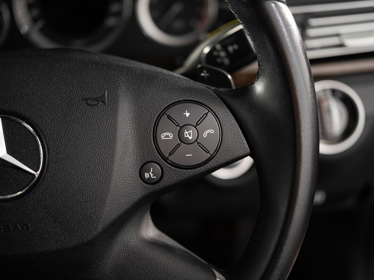 Mercedes-Benz E-Class 2011 - фото автомобиля