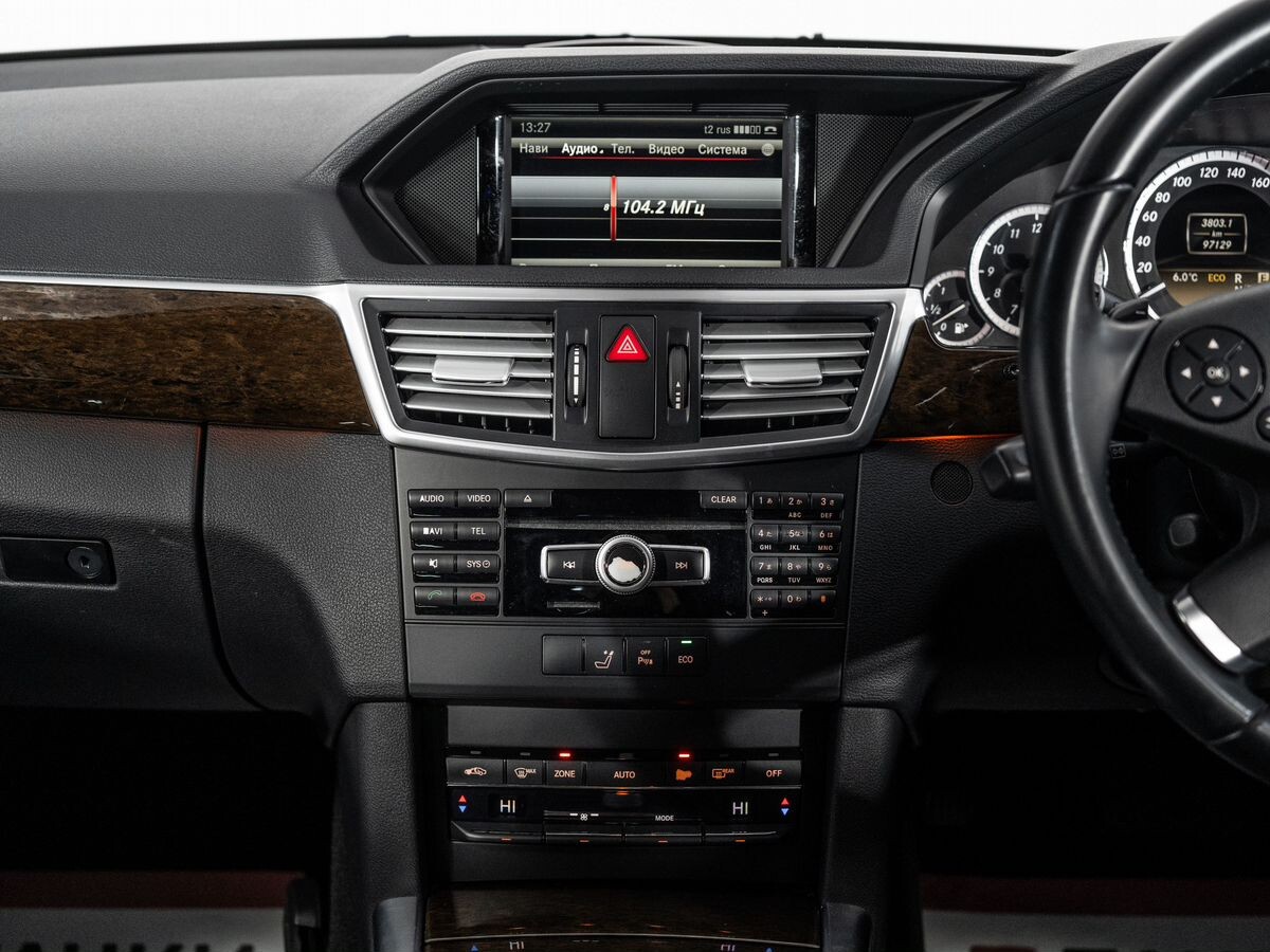 Mercedes-Benz E-Class 2011 - фото автомобиля