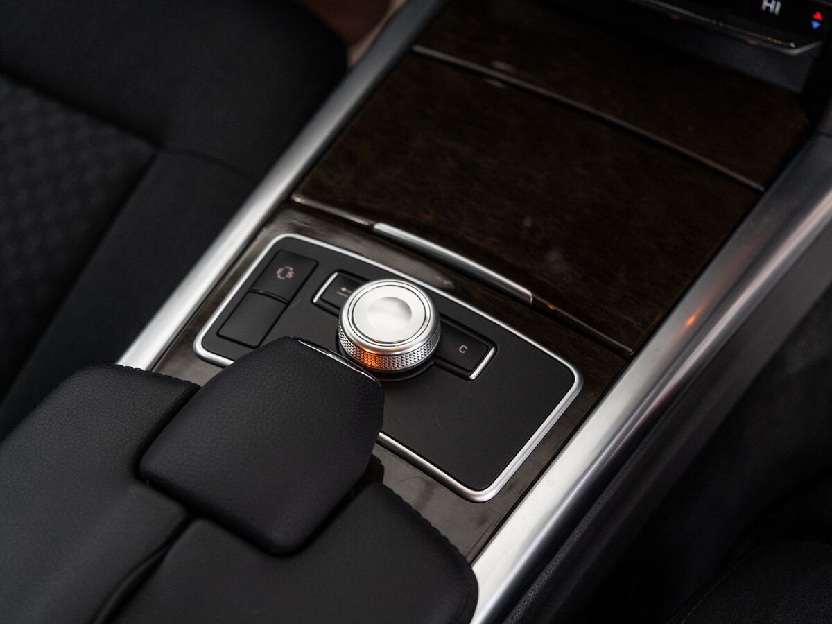 Mercedes-Benz E-Class 2011 - фото автомобиля