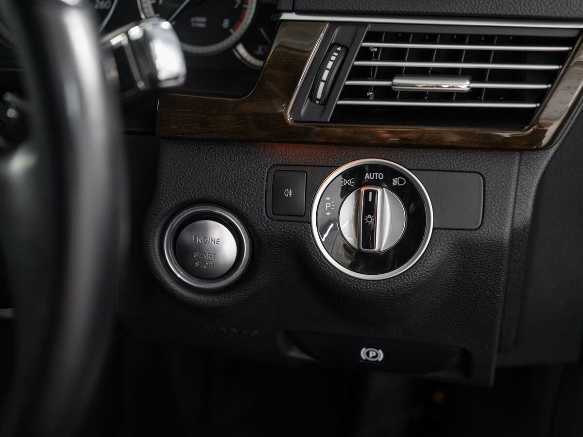 Mercedes-Benz E-Class 2011 - фото автомобиля