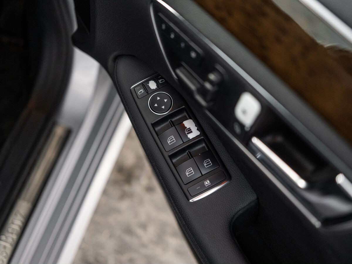 Mercedes-Benz E-Class 2011 - фото автомобиля