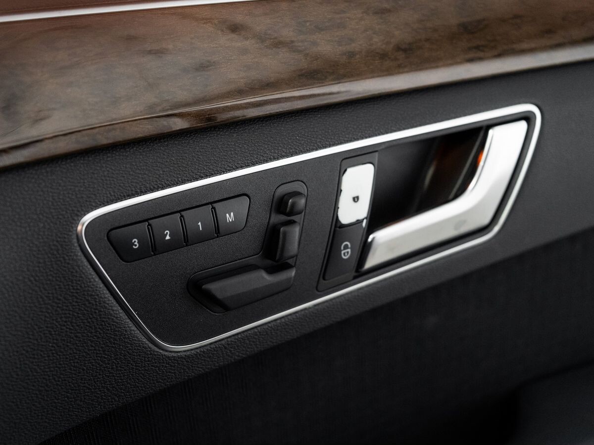 Mercedes-Benz E-Class 2011 - фото автомобиля