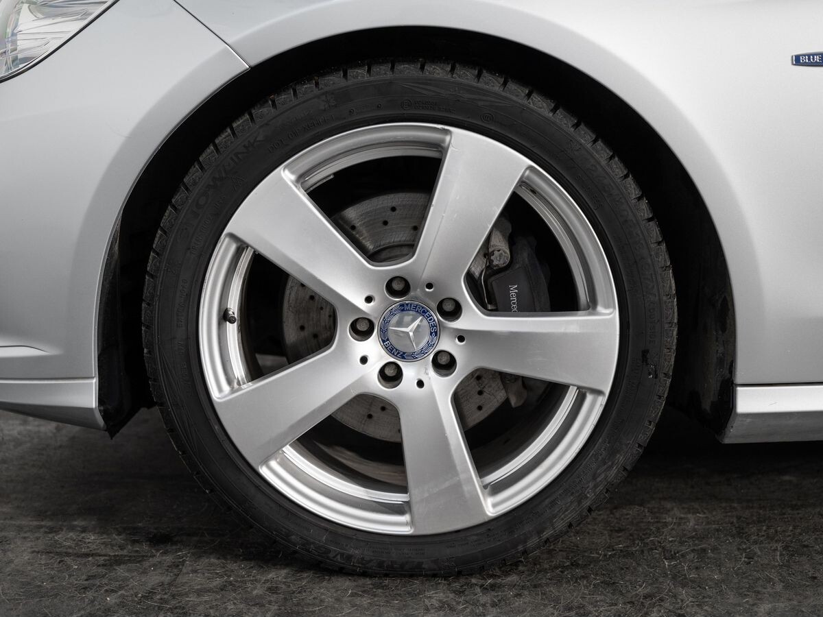 Mercedes-Benz E-Class 2011 - фото автомобиля