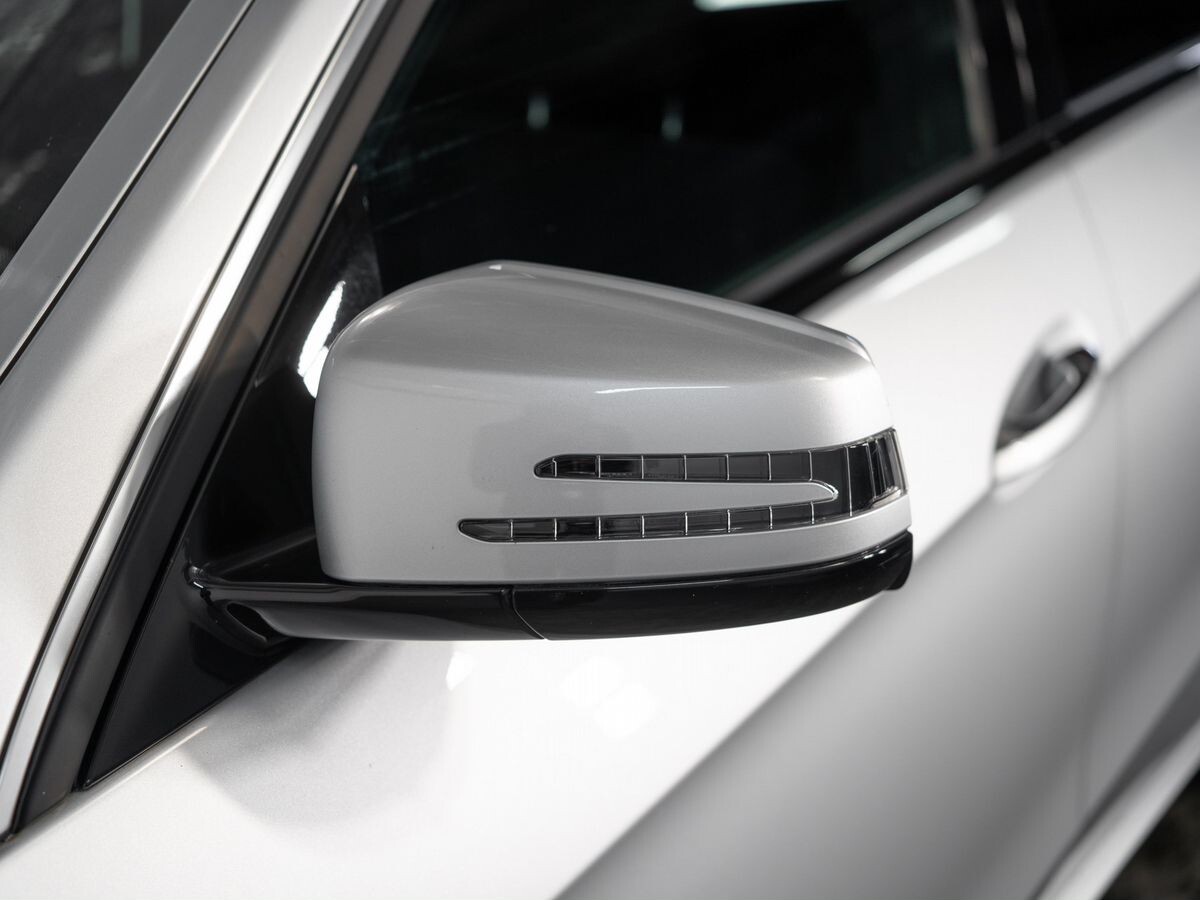 Mercedes-Benz E-Class 2011 - фото автомобиля