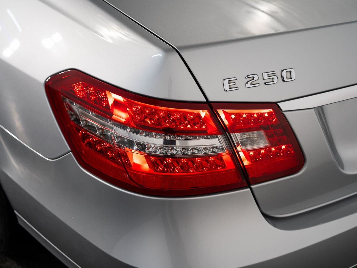 Mercedes-Benz E-Class 2011 - фото автомобиля