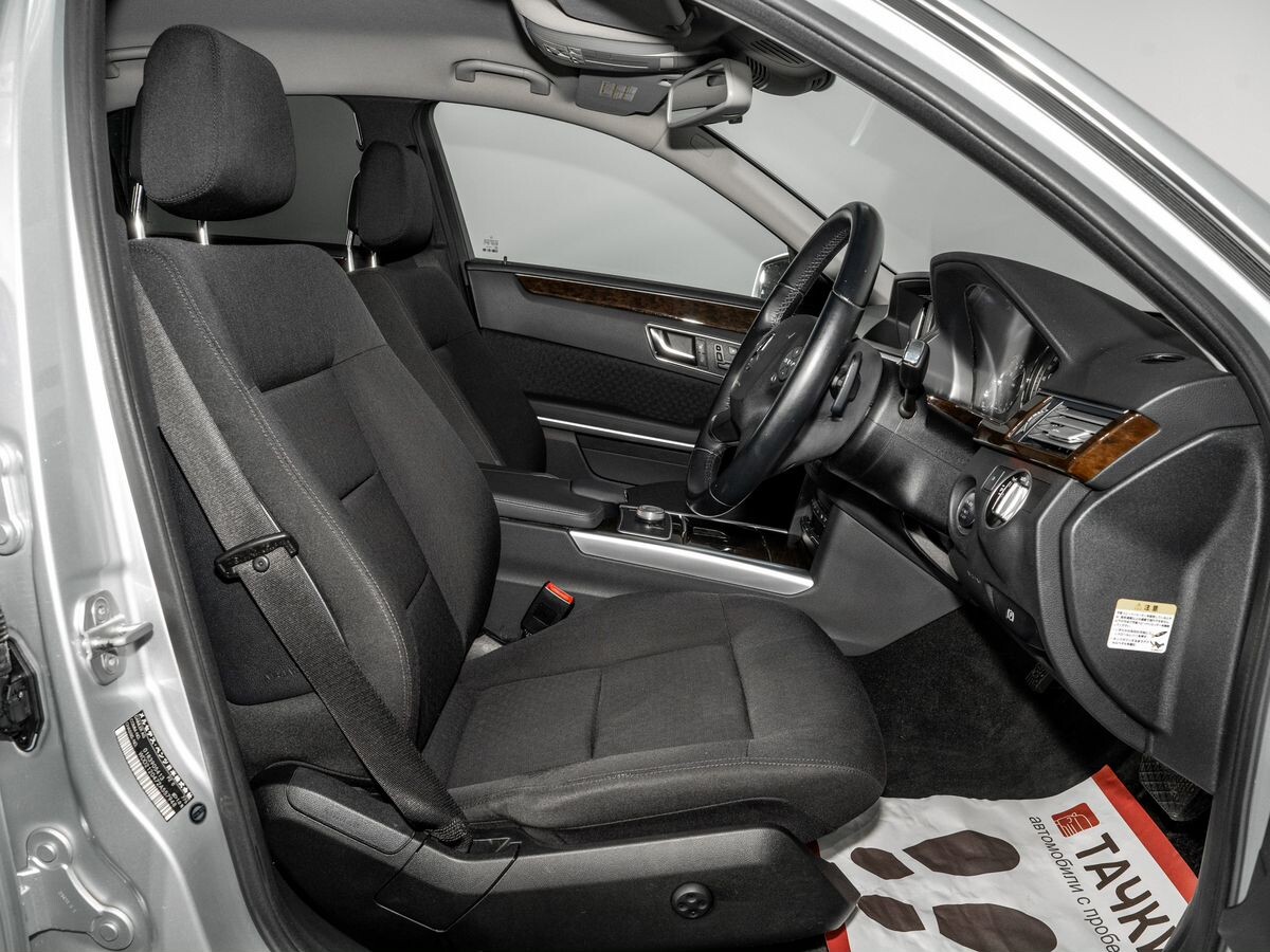 Mercedes-Benz E-Class 2011 - фото автомобиля