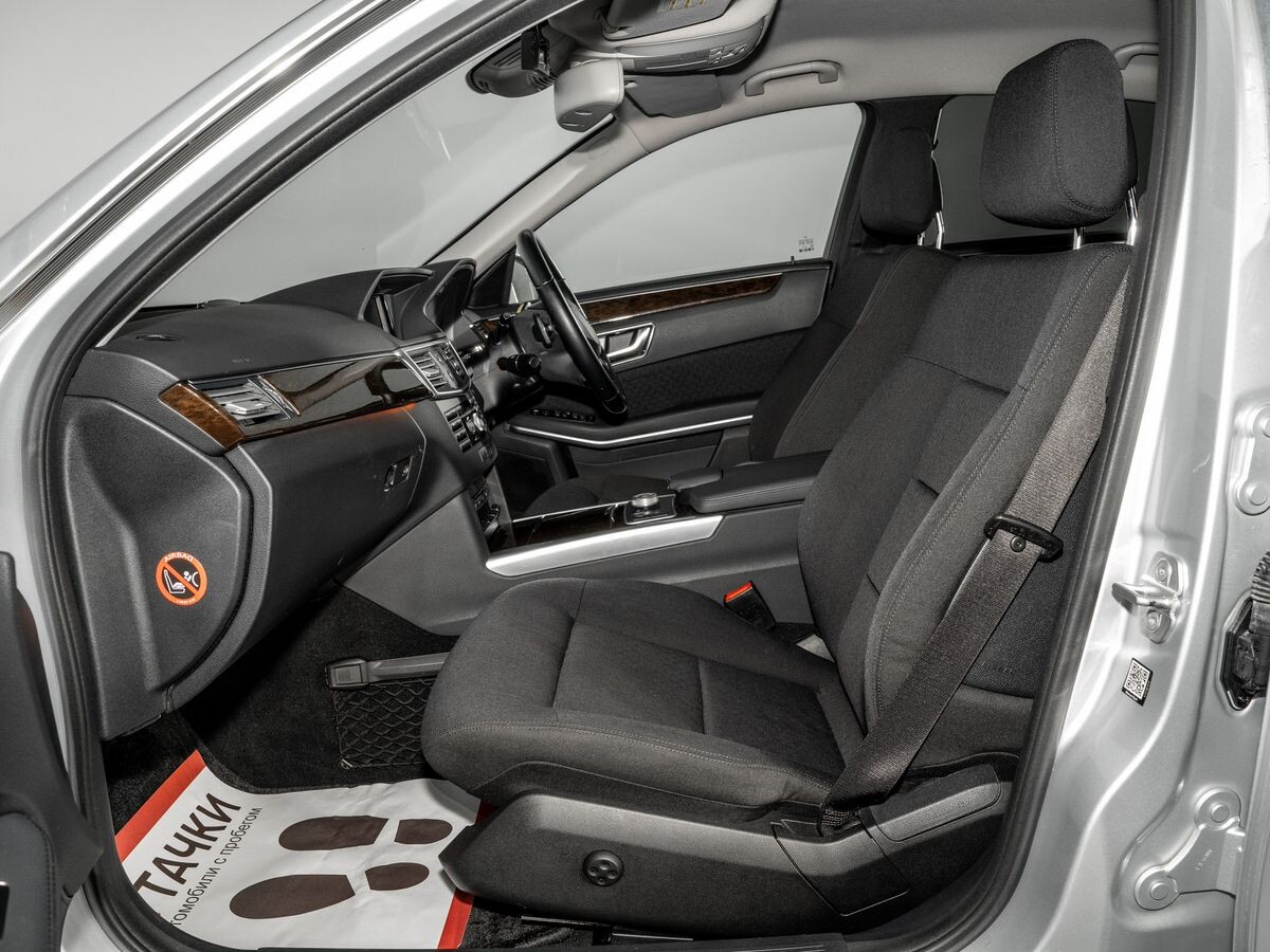 Mercedes-Benz E-Class 2011 - фото автомобиля