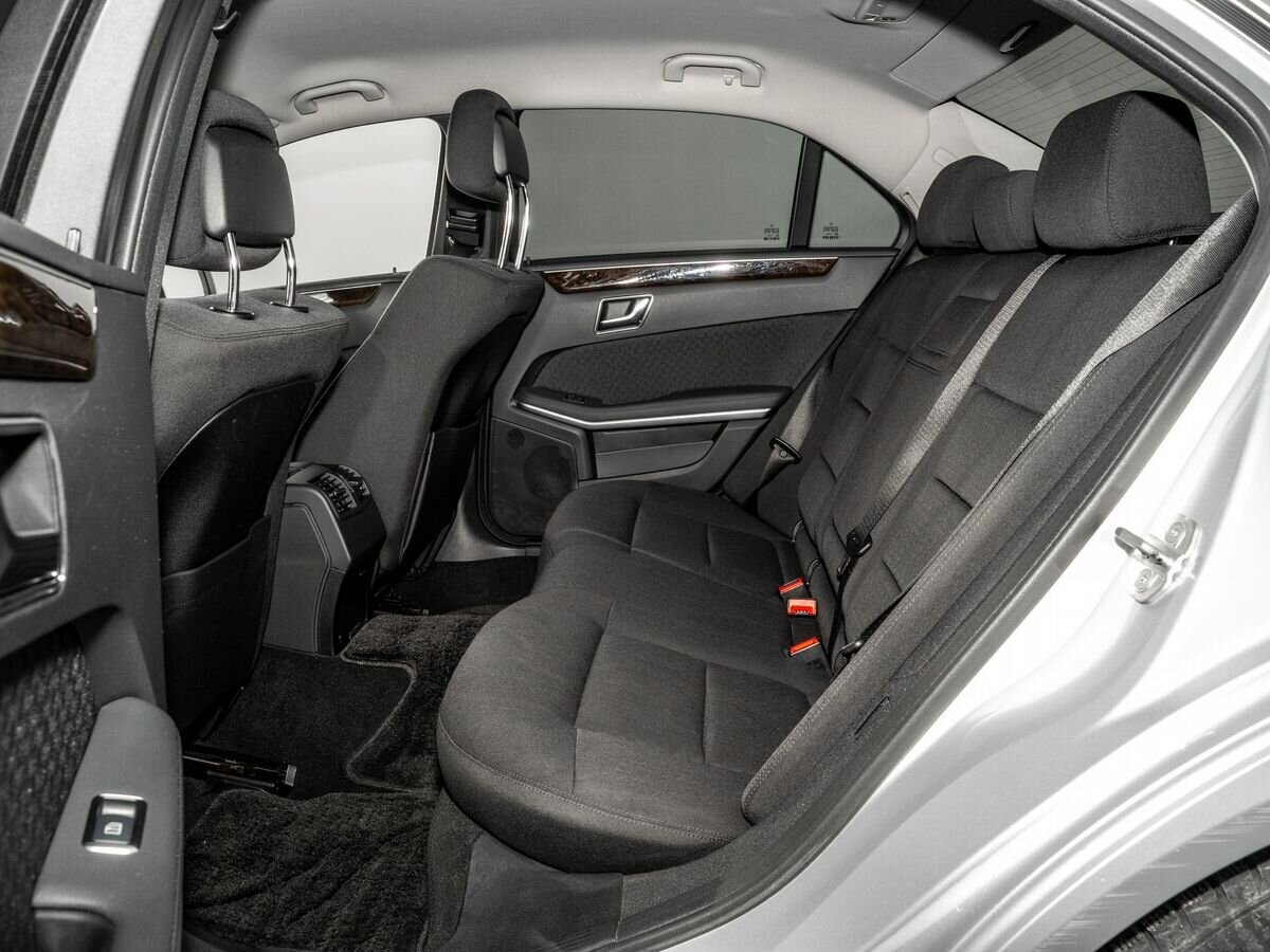 Mercedes-Benz E-Class 2011 - фото автомобиля