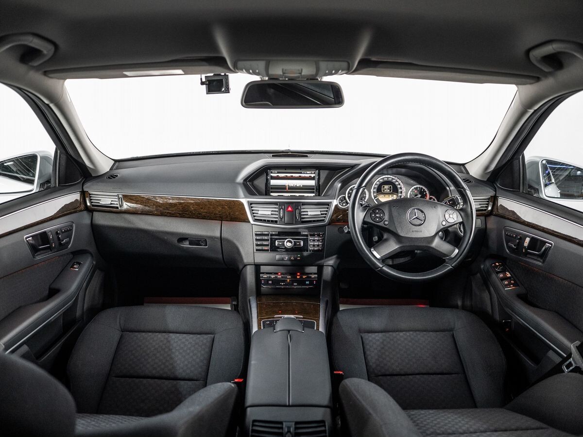 Mercedes-Benz E-Class 2011 - фото автомобиля