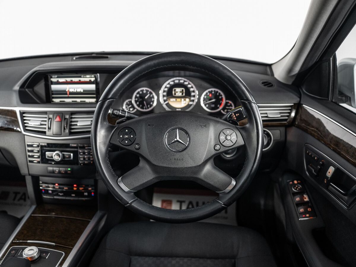 Mercedes-Benz E-Class 2011 - фото автомобиля