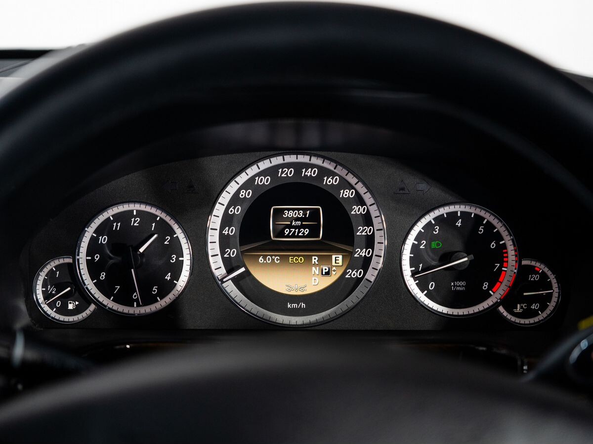 Mercedes-Benz E-Class 2011 - фото автомобиля