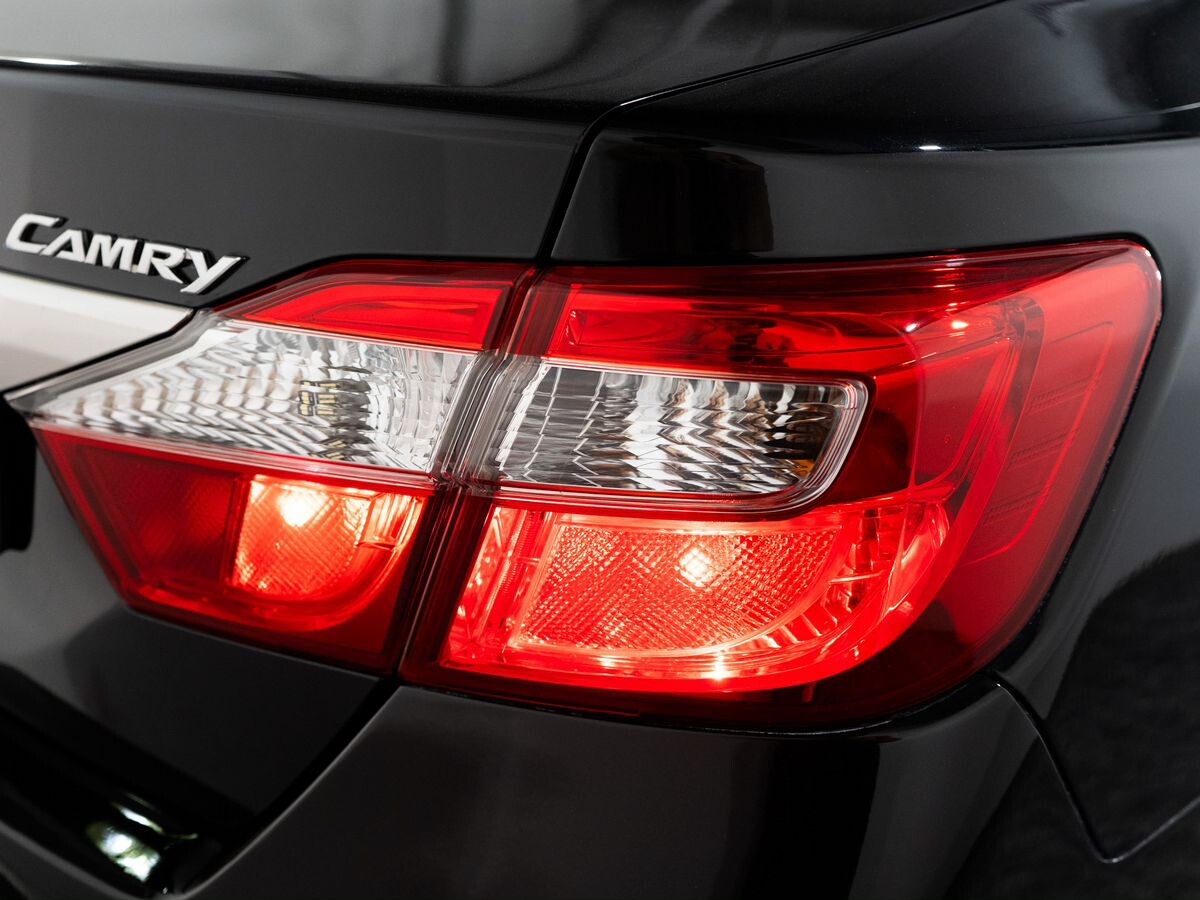 Toyota Camry 2013 - фото автомобиля