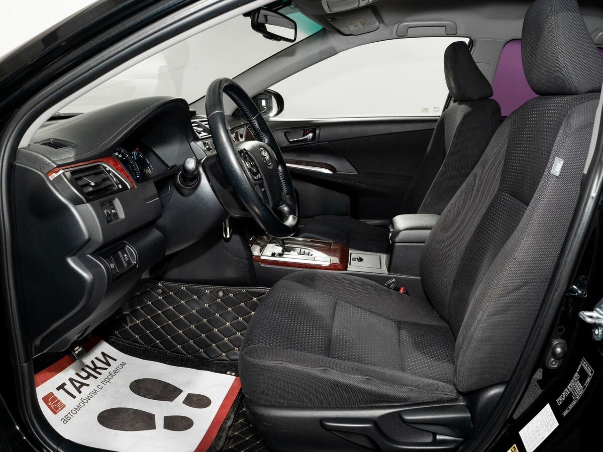 Toyota Camry 2013 - фото автомобиля