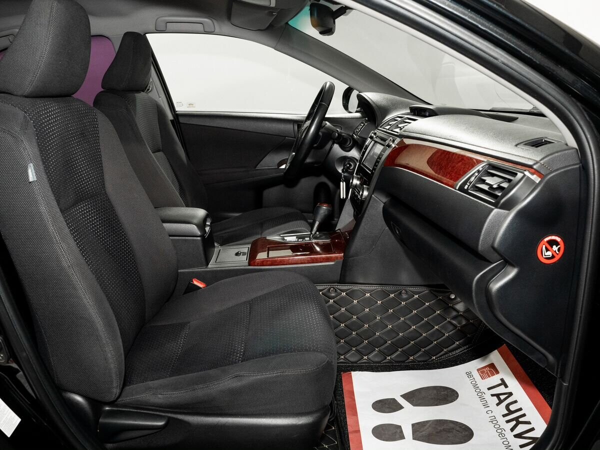 Toyota Camry 2013 - фото автомобиля