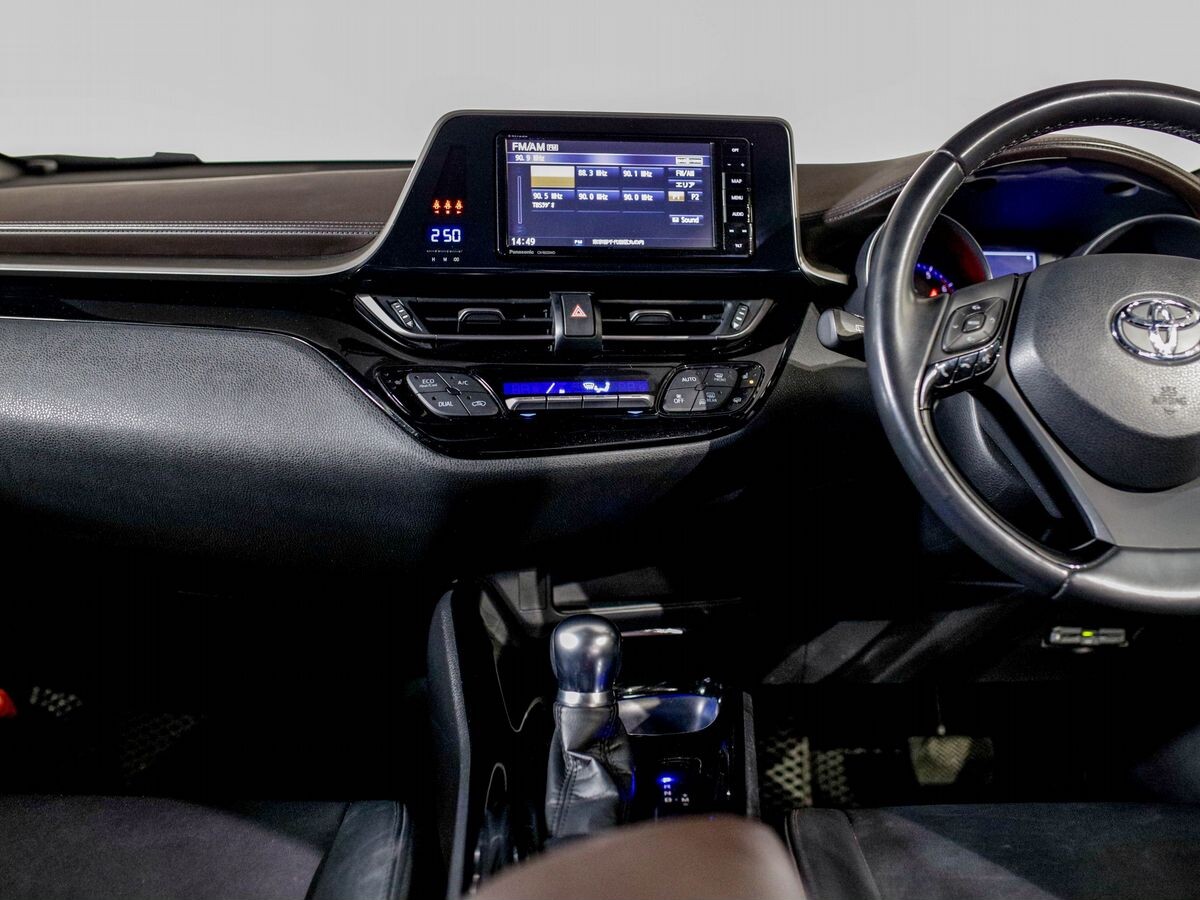 Toyota C-HR 2017 - фото автомобиля