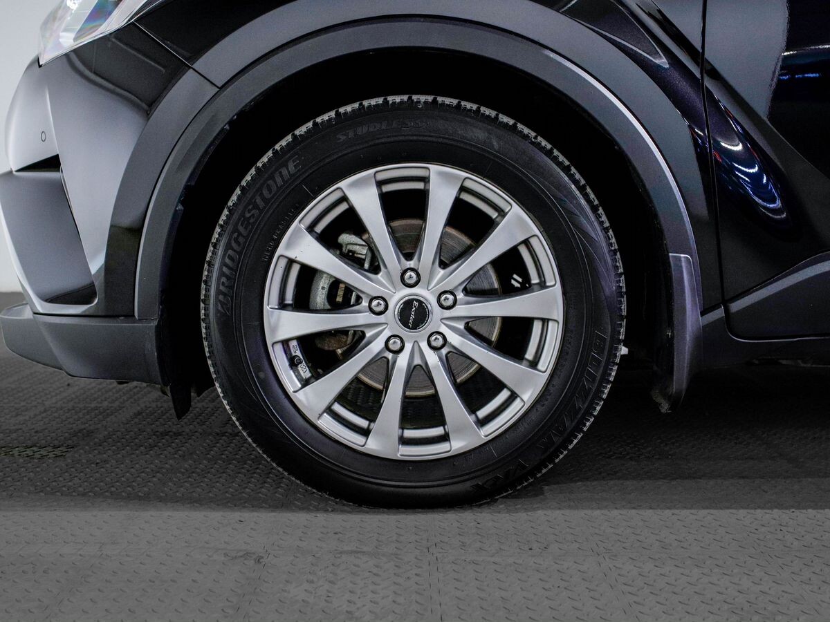 Toyota C-HR 2017 - фото автомобиля