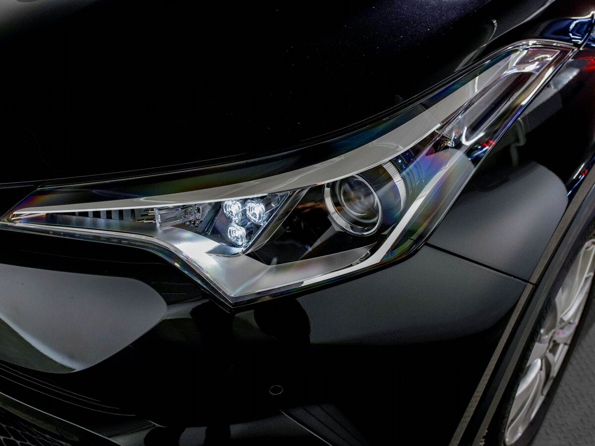 Toyota C-HR 2017 - фото автомобиля