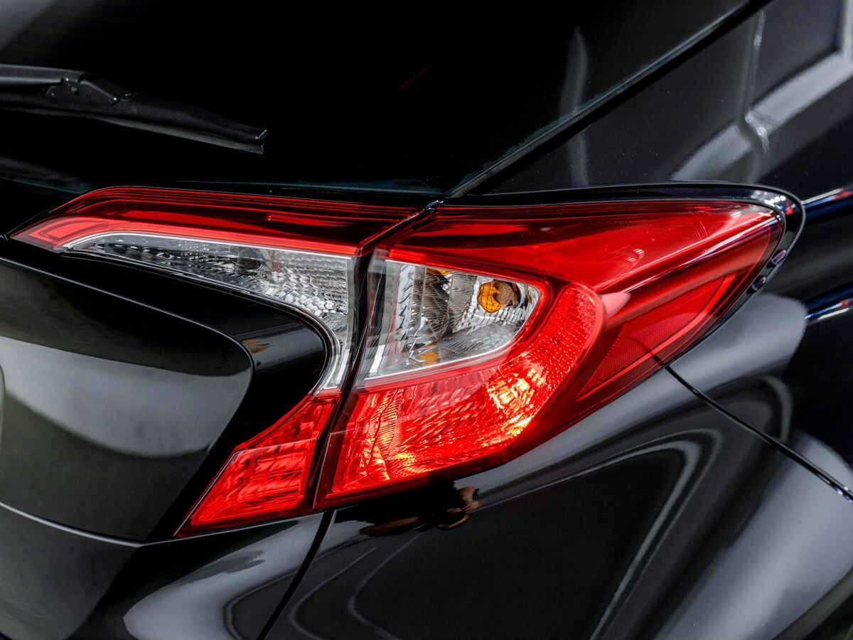 Toyota C-HR 2017 - фото автомобиля