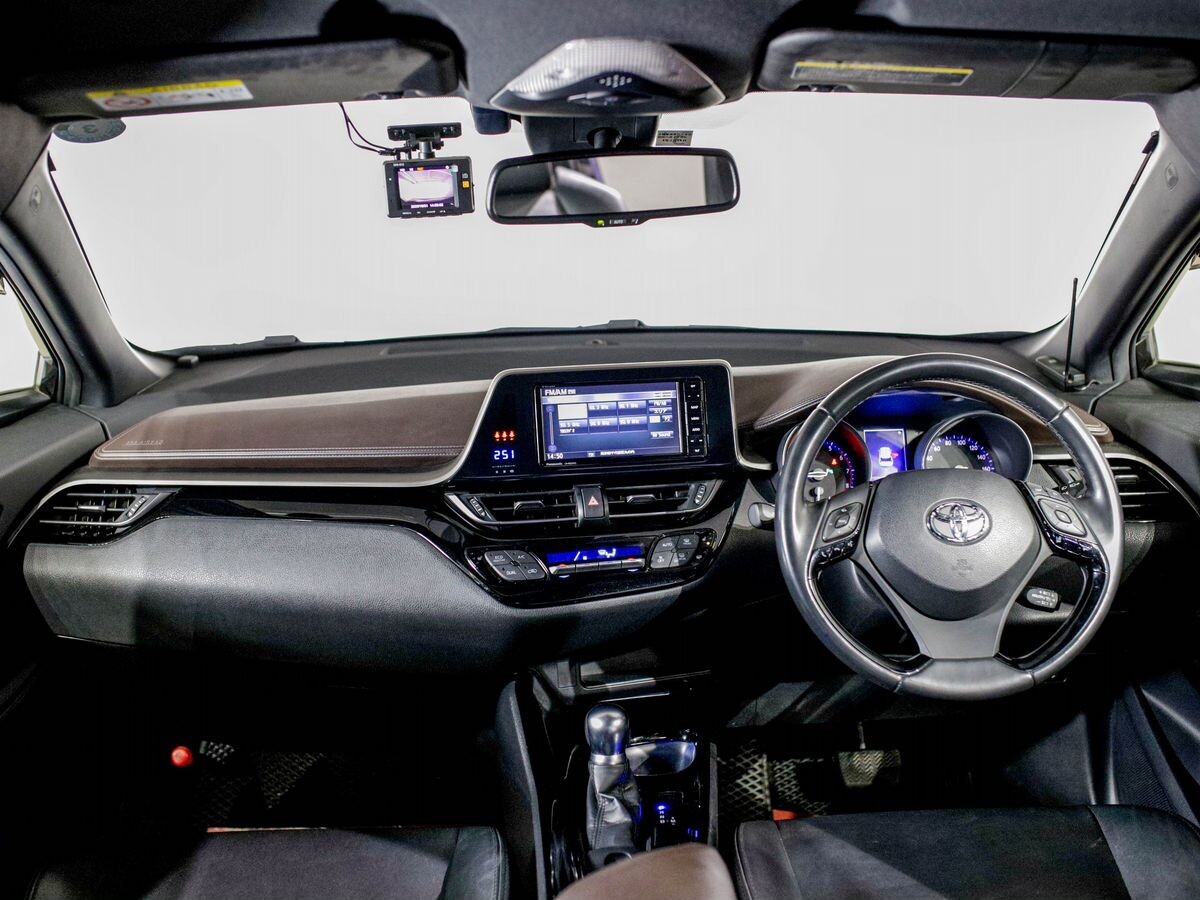 Toyota C-HR 2017 - фото автомобиля