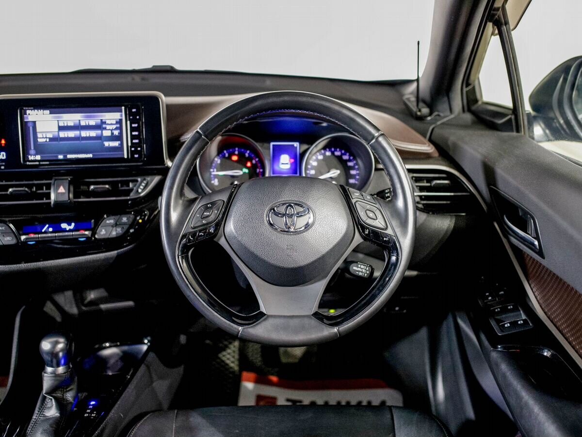 Toyota C-HR 2017 - фото автомобиля