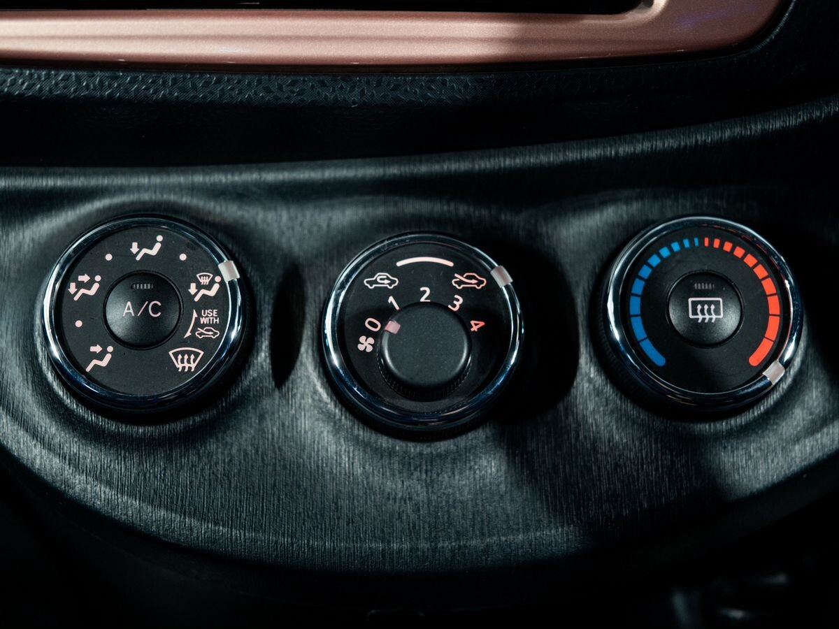 Toyota Vitz 2013 - фото автомобиля