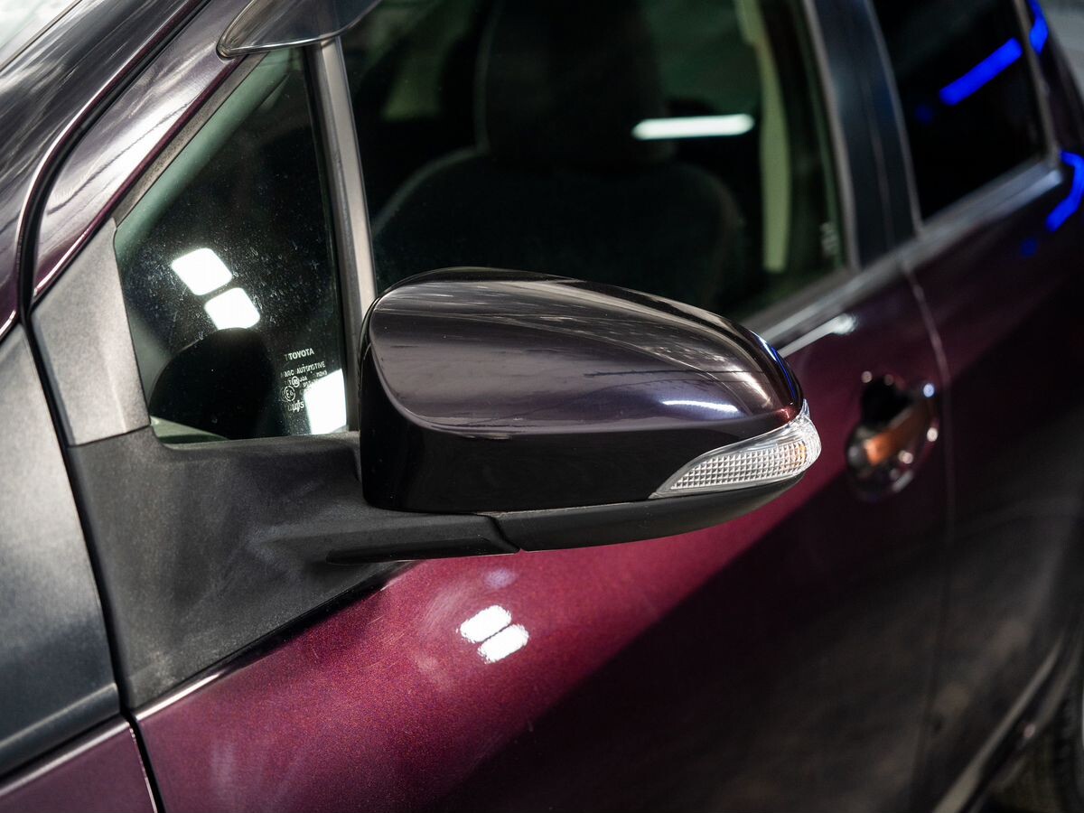 Toyota Vitz 2013 - фото автомобиля