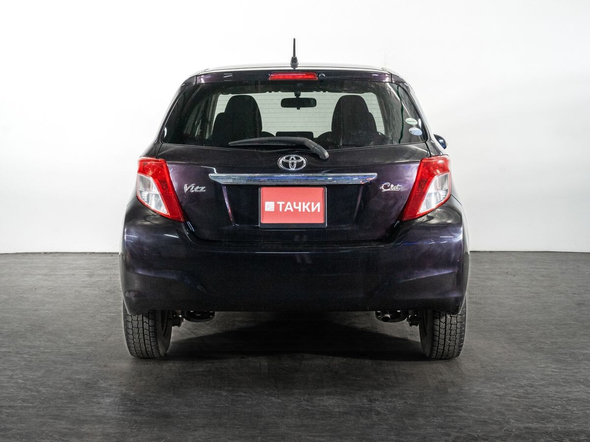 Toyota Vitz 2013 - фото автомобиля