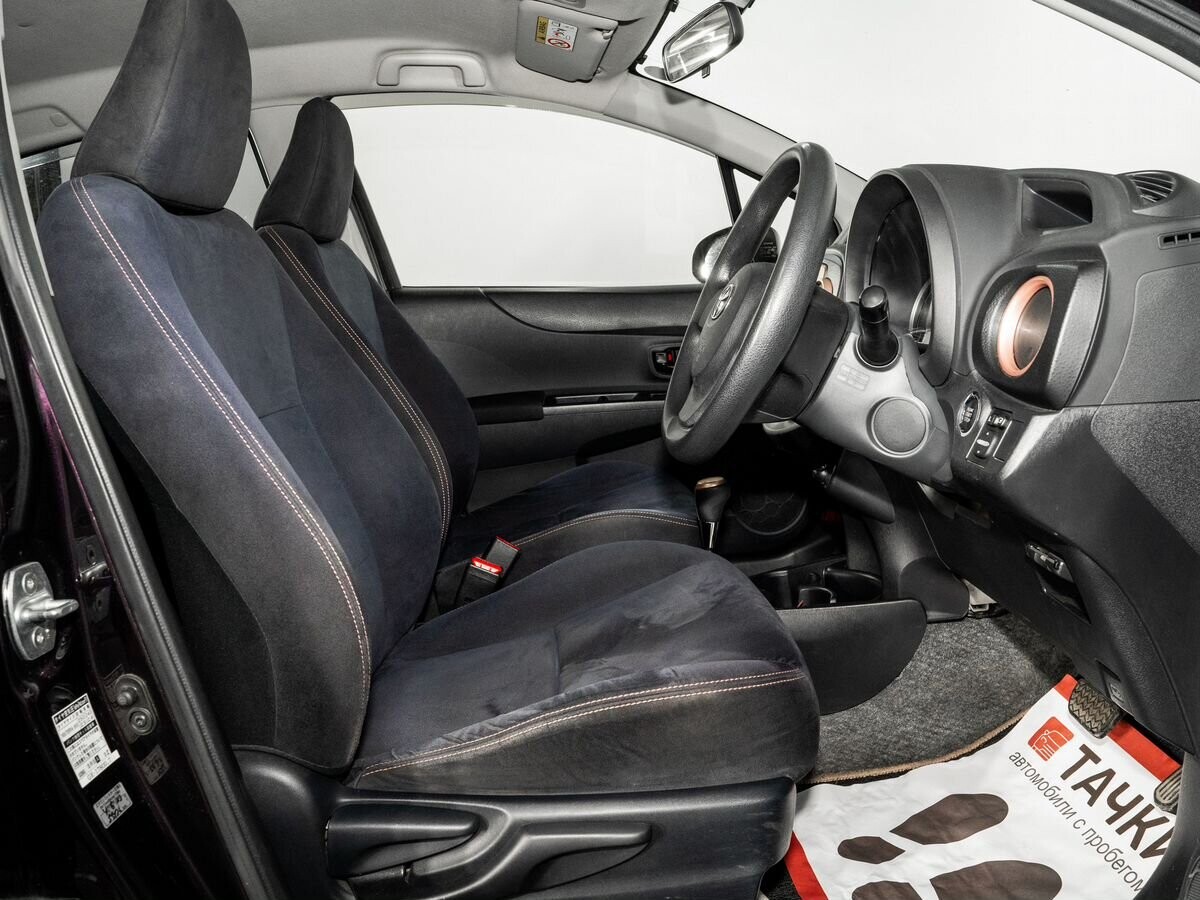 Toyota Vitz 2013 - фото автомобиля