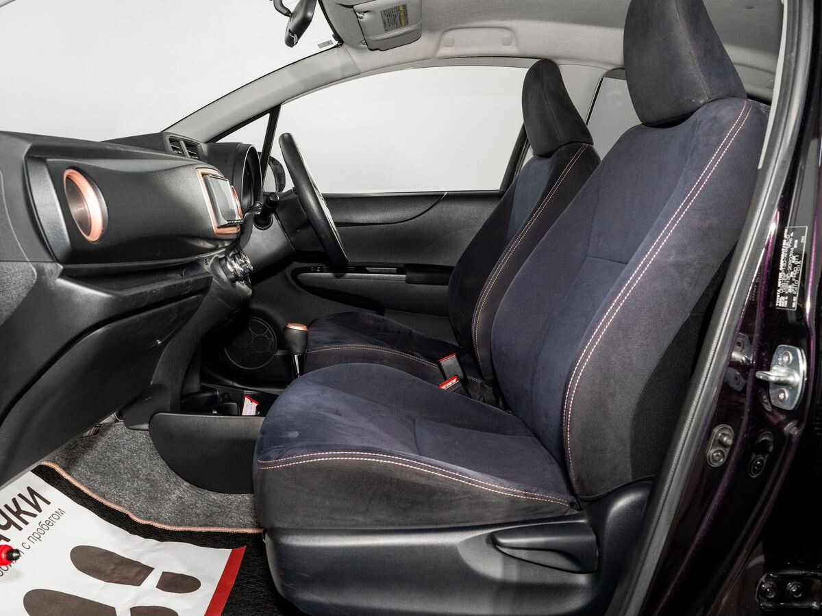 Toyota Vitz 2013 - фото автомобиля