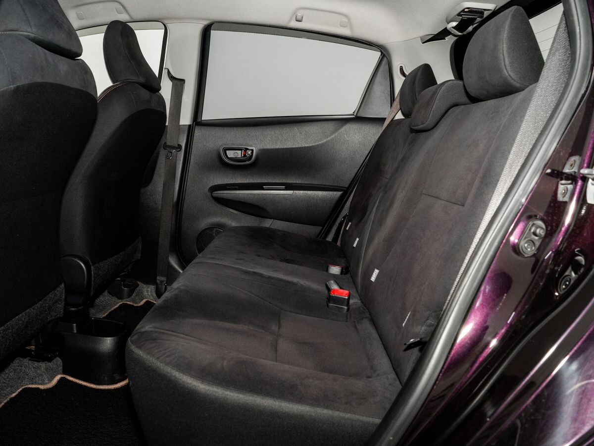 Toyota Vitz 2013 - фото автомобиля