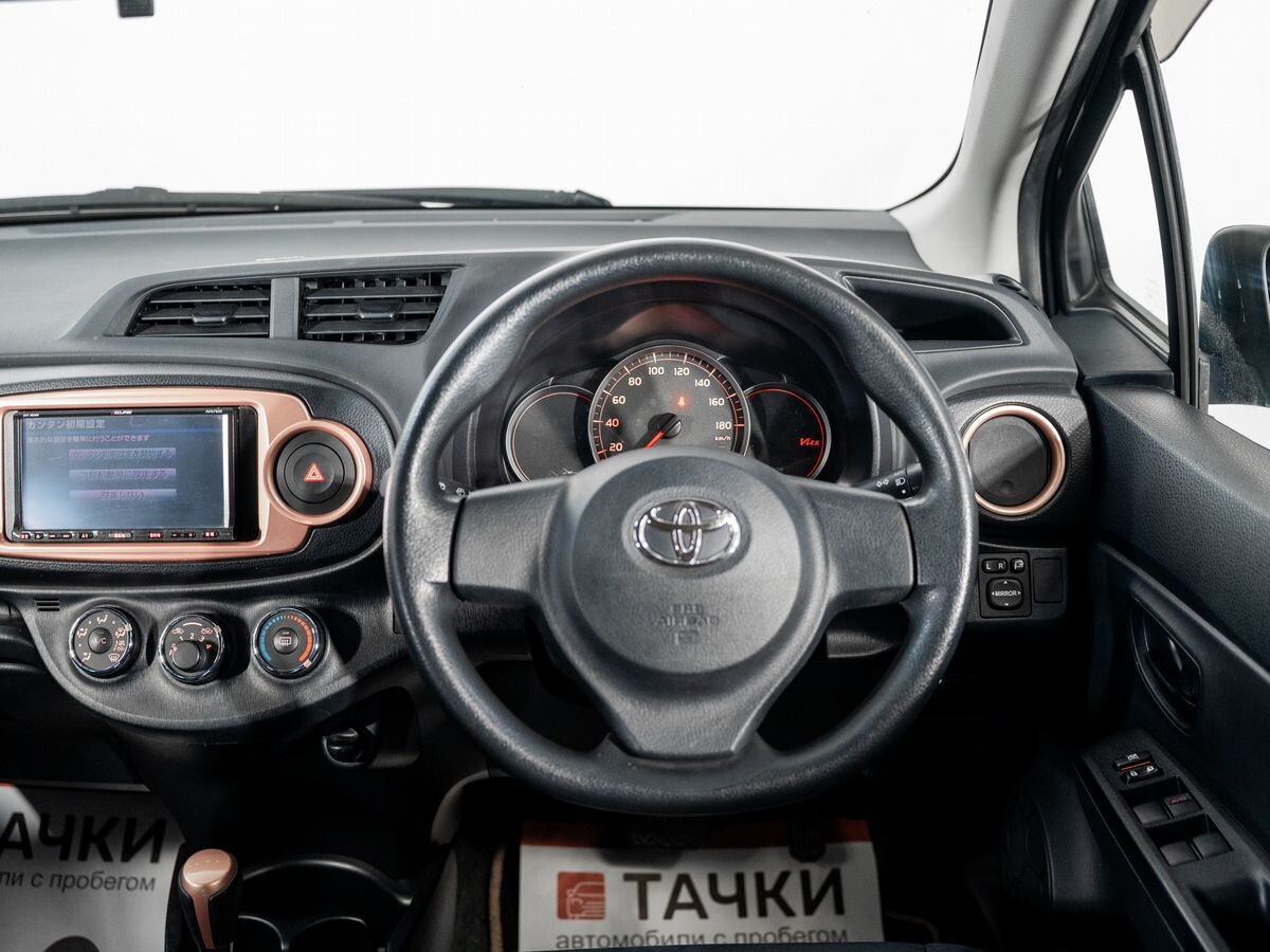 Toyota Vitz 2013 - фото автомобиля