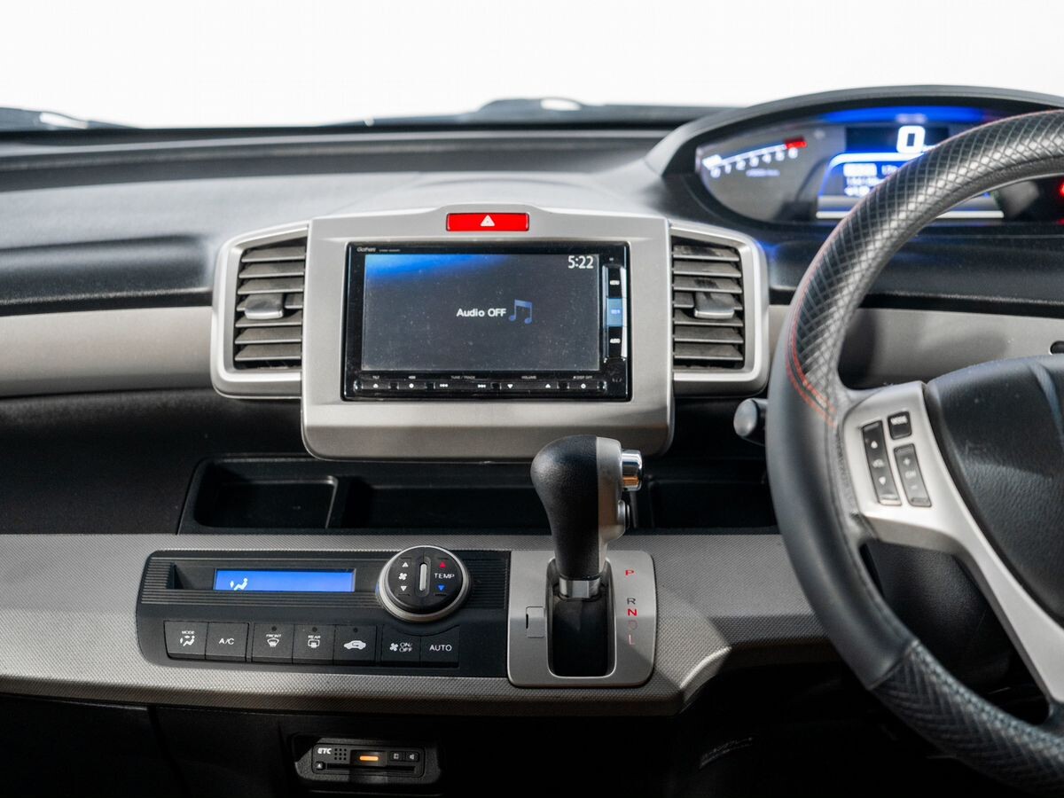Honda Freed 2015 - фото автомобиля