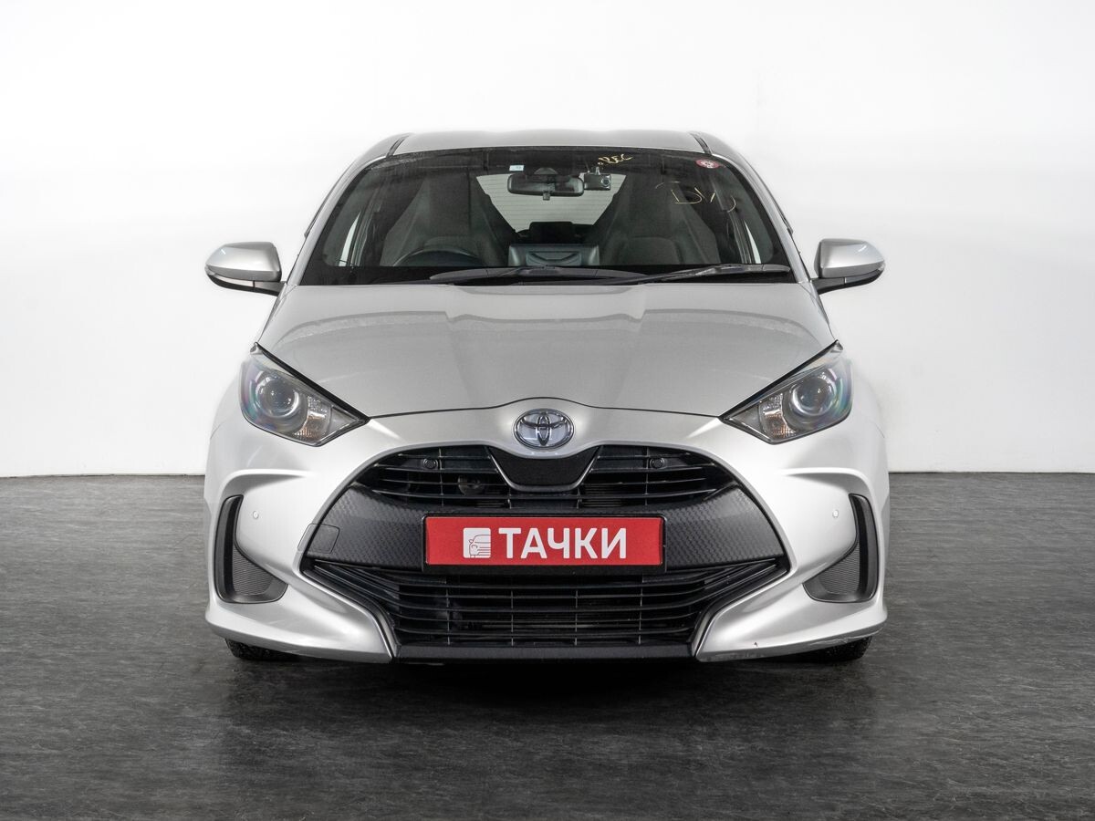 Toyota Yaris 2020 - фото автомобиля