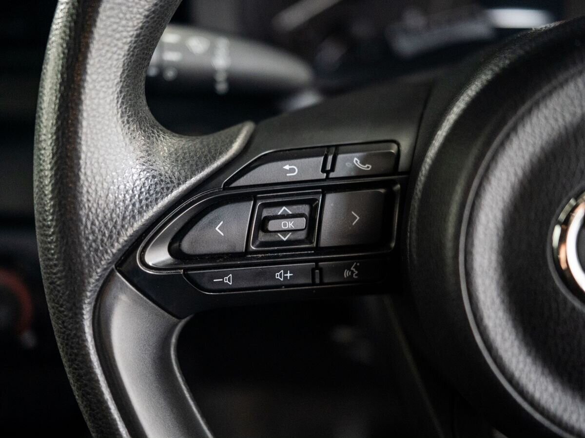 Toyota Yaris 2020 - фото автомобиля
