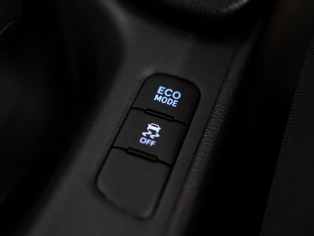 Toyota Yaris 2020 - фото автомобиля