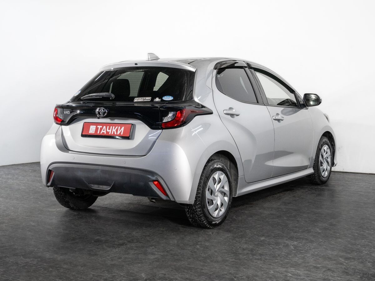 Toyota Yaris 2020 - фото автомобиля