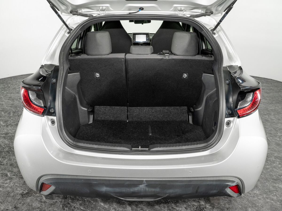 Toyota Yaris 2020 - фото автомобиля
