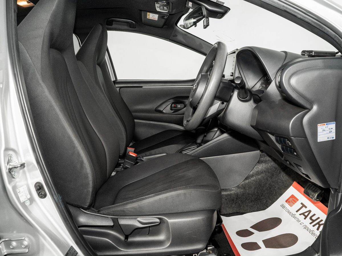 Toyota Yaris 2020 - фото автомобиля
