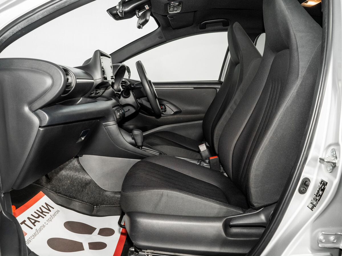 Toyota Yaris 2020 - фото автомобиля