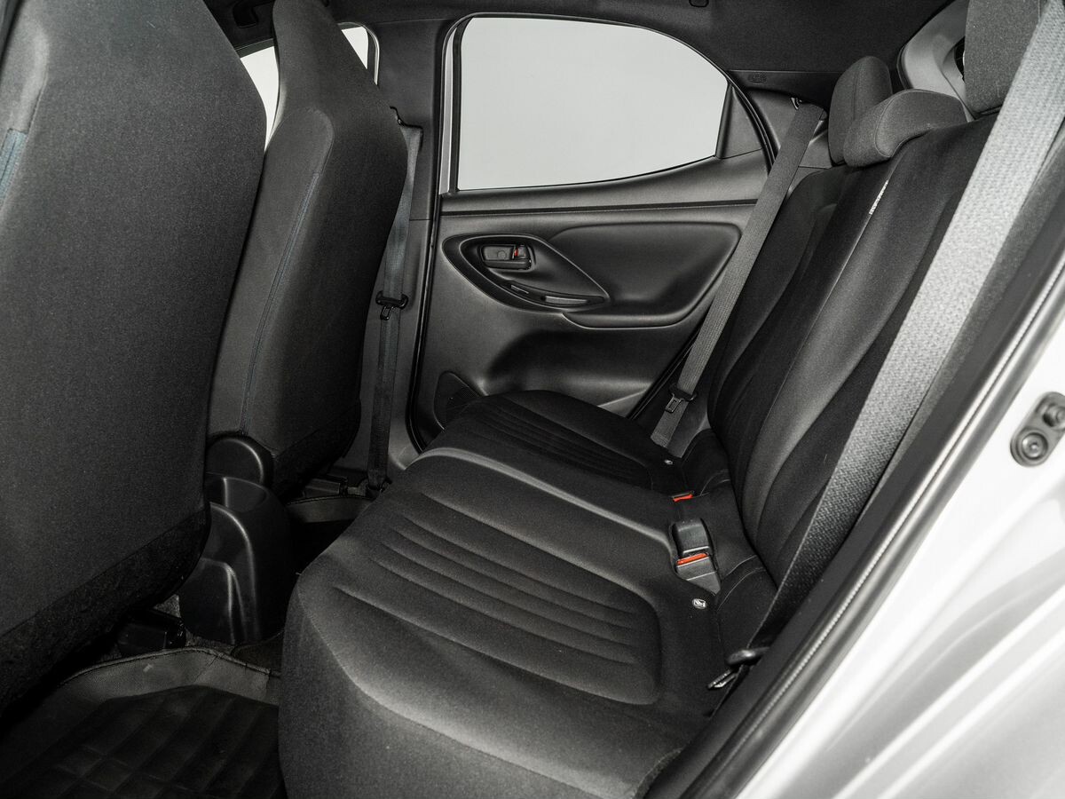 Toyota Yaris 2020 - фото автомобиля