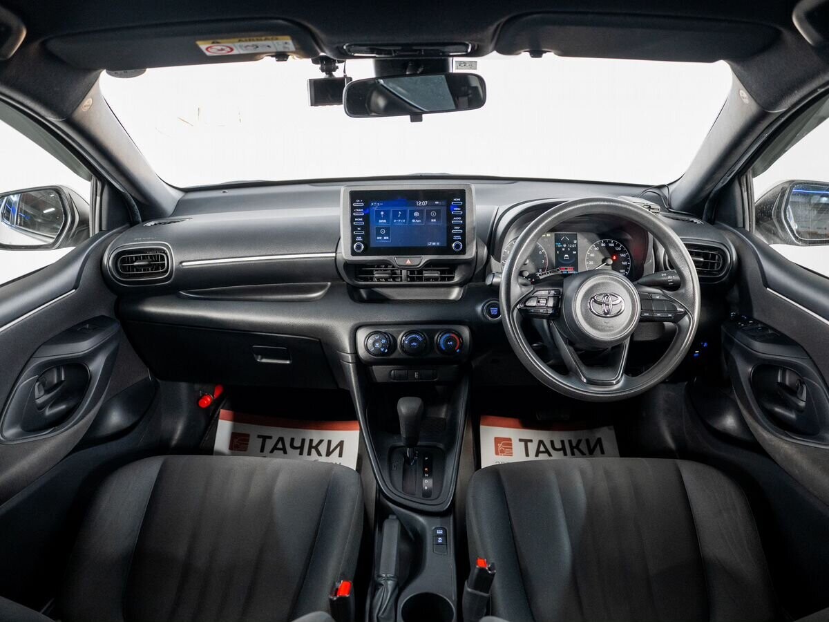 Toyota Yaris 2020 - фото автомобиля
