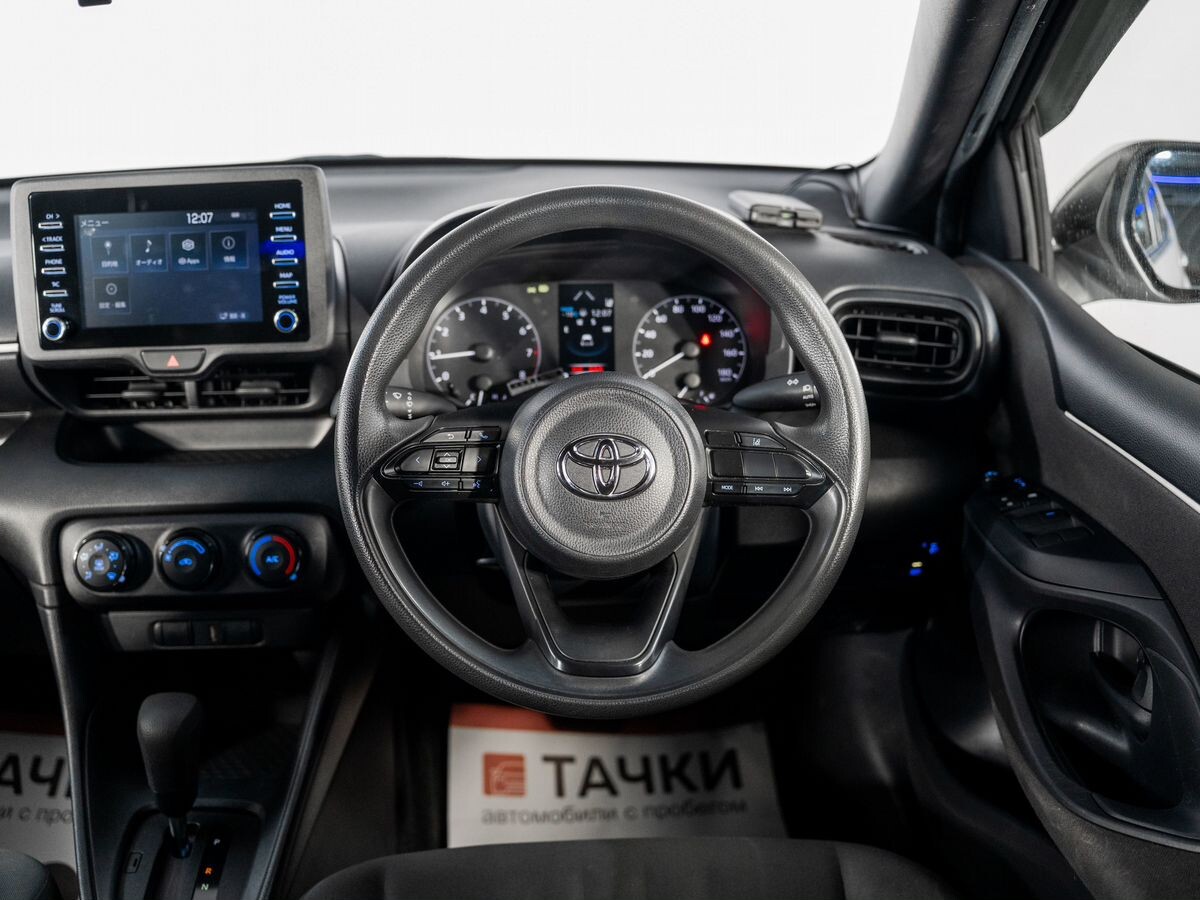 Toyota Yaris 2020 - фото автомобиля