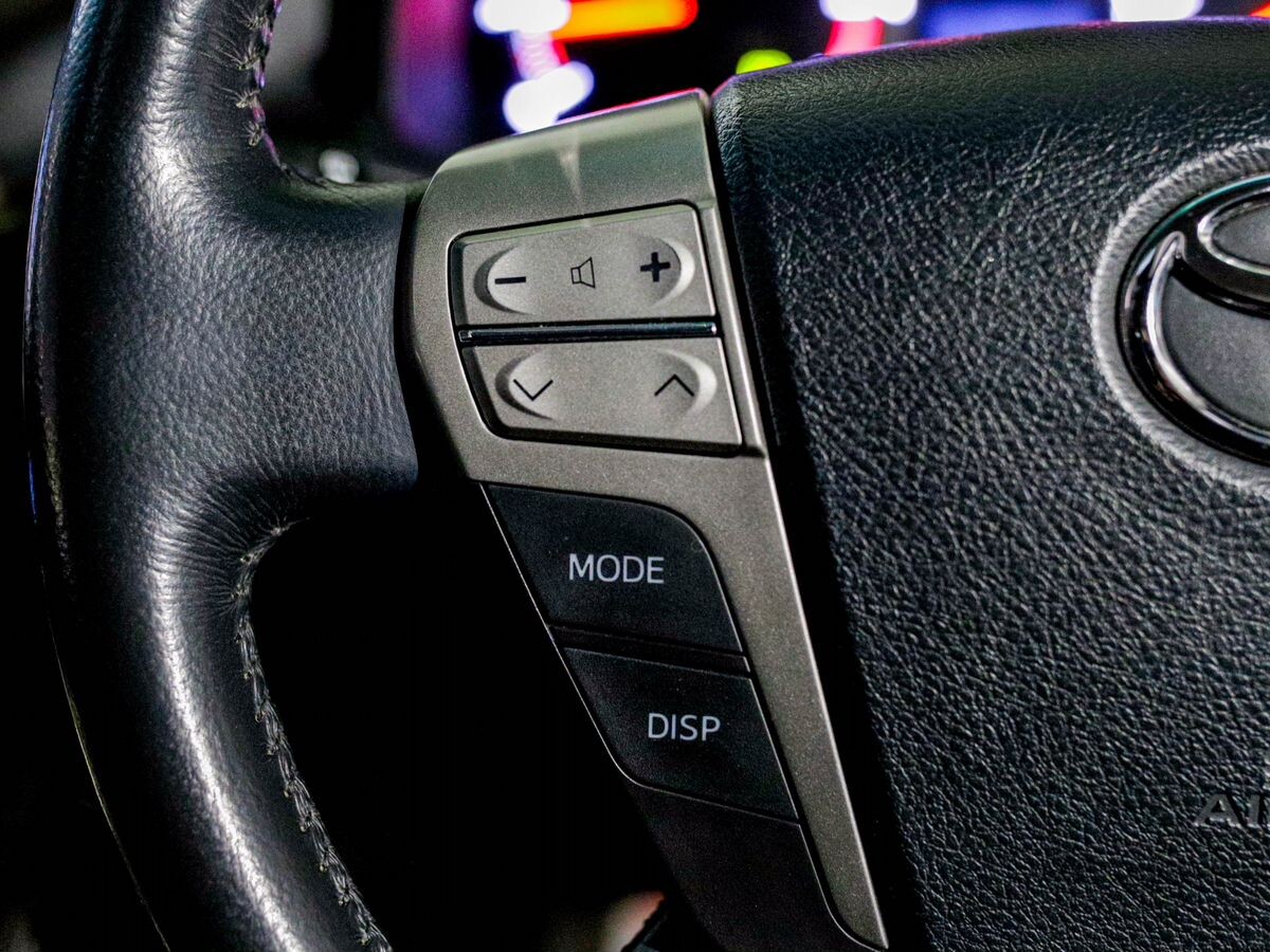 Toyota Vellfire 2013 - фото автомобиля