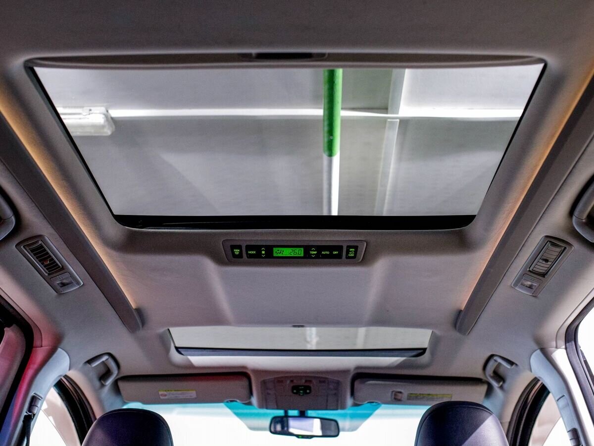 Toyota Vellfire 2013 - фото автомобиля