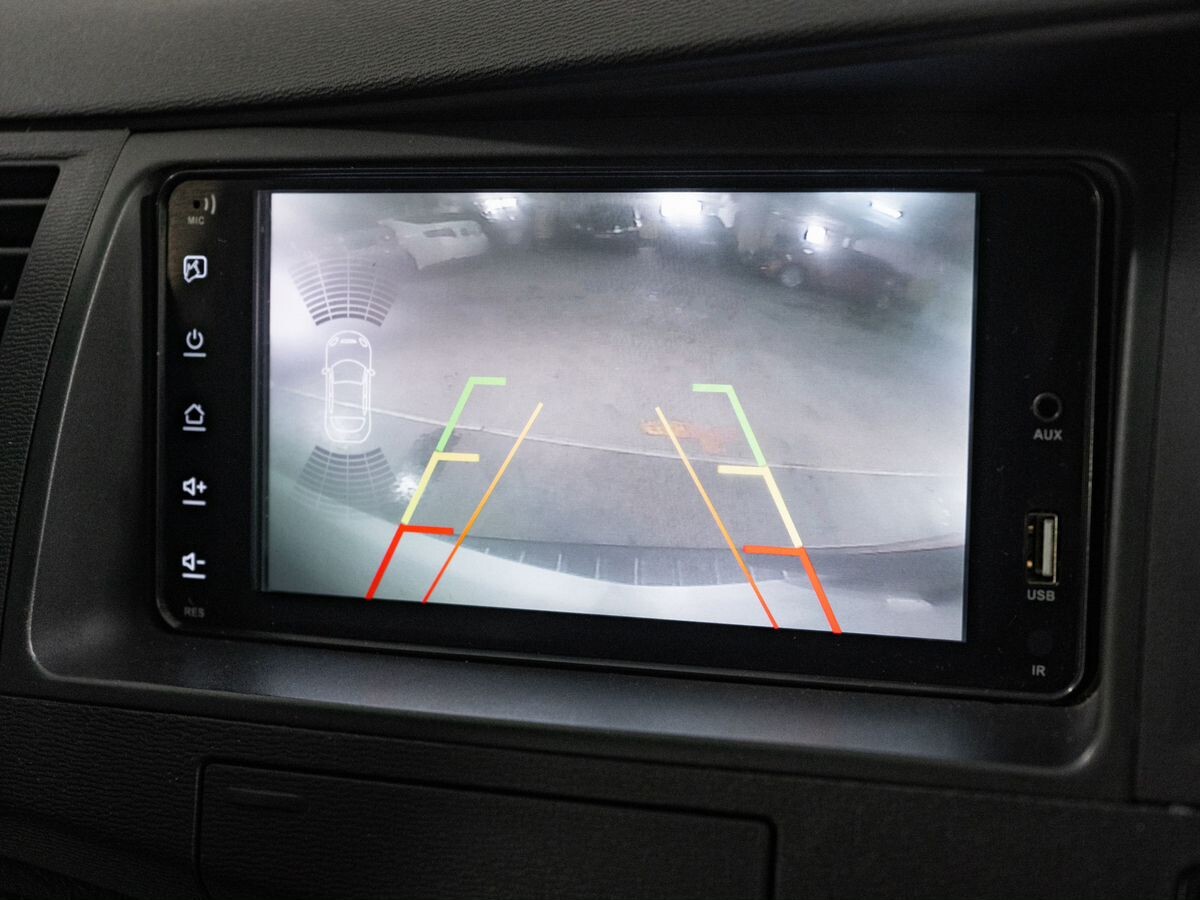 Toyota Isis 2012 - фото автомобиля