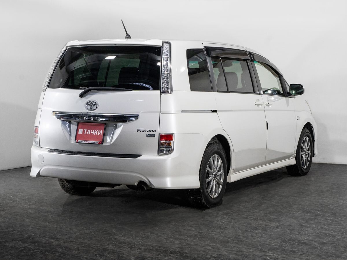 Toyota Isis 2012 - фото автомобиля