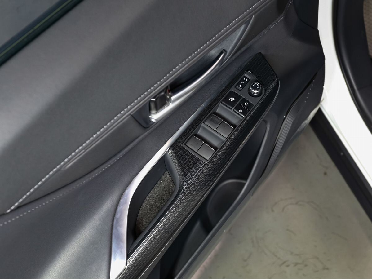 Toyota Venza 2023 - фото автомобиля