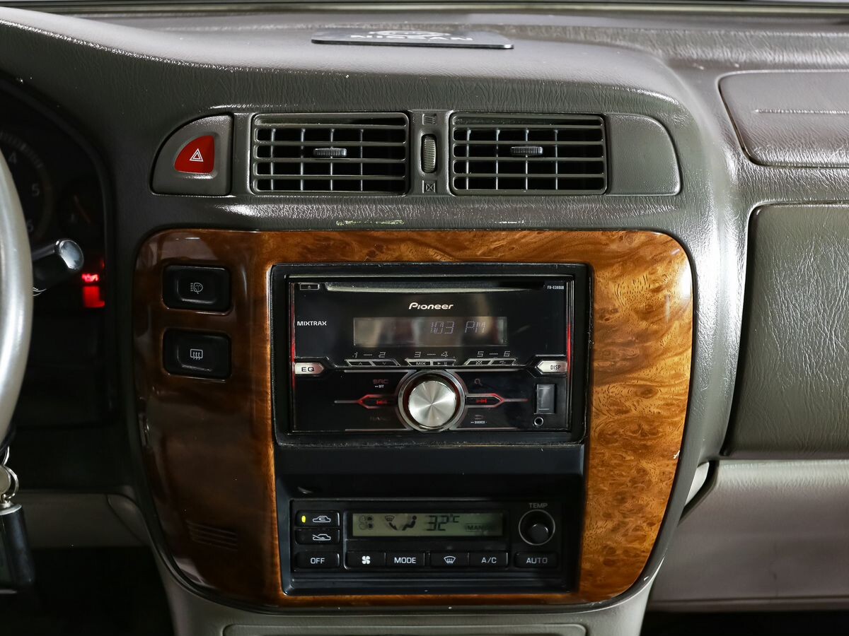 Nissan Patrol 2004 - фото автомобиля