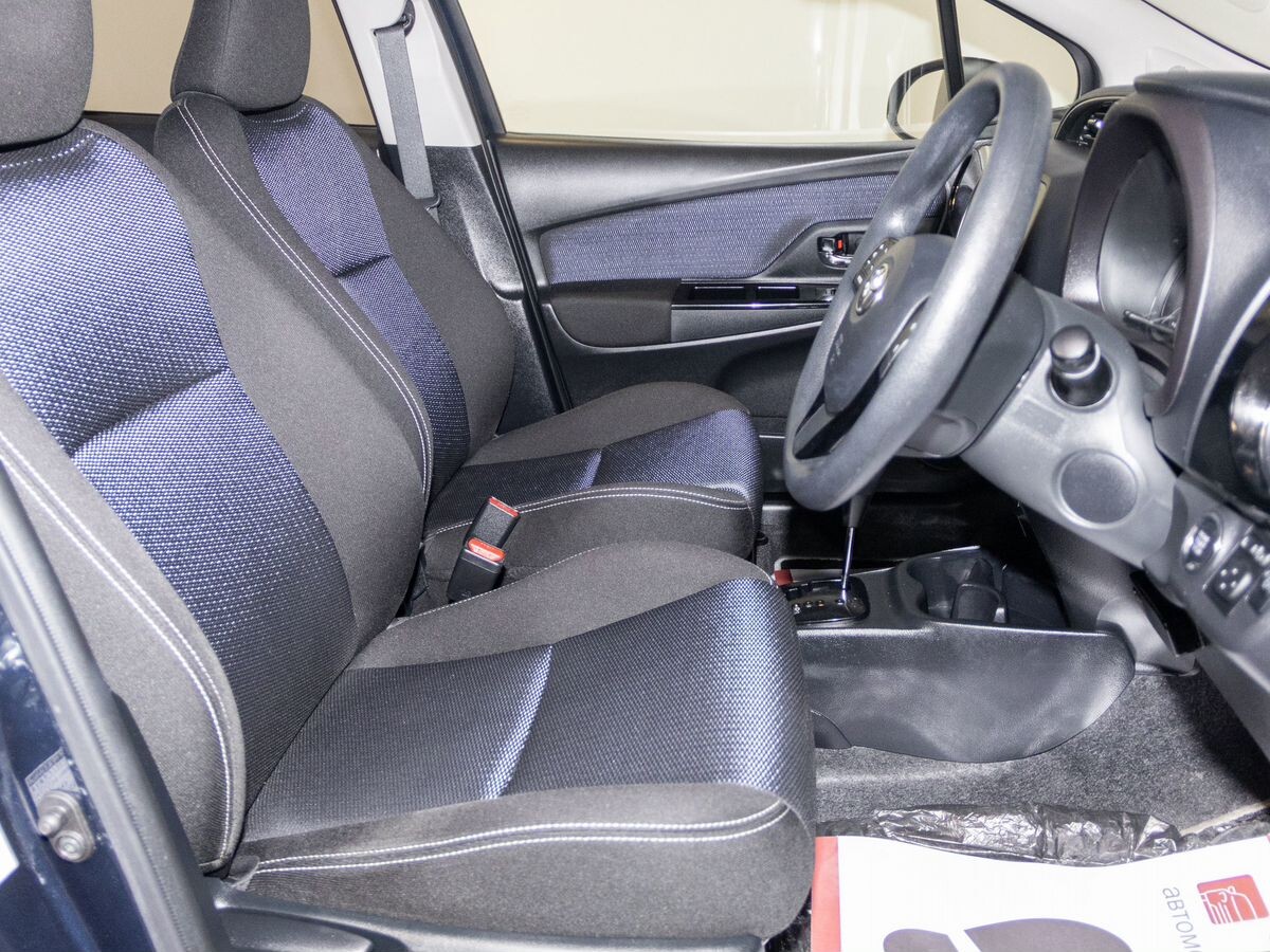 Toyota Vitz 2017 - фото автомобиля