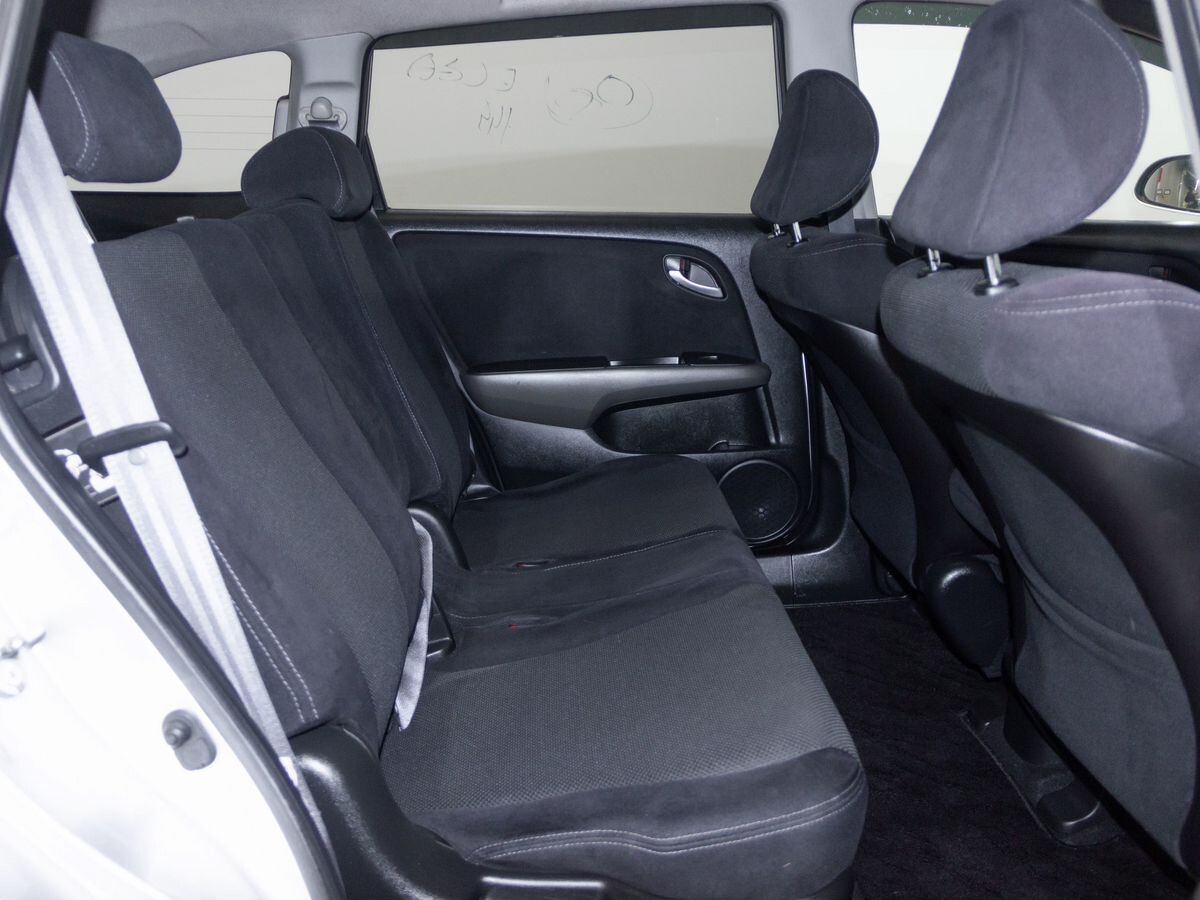 Honda Stream 2008 - фото автомобиля